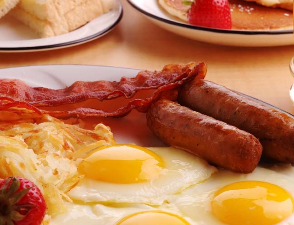 Cut Food Cravings and Possible Weight Gain with Breakfast